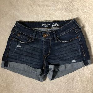 levi’s low rise stretchy jean shorts